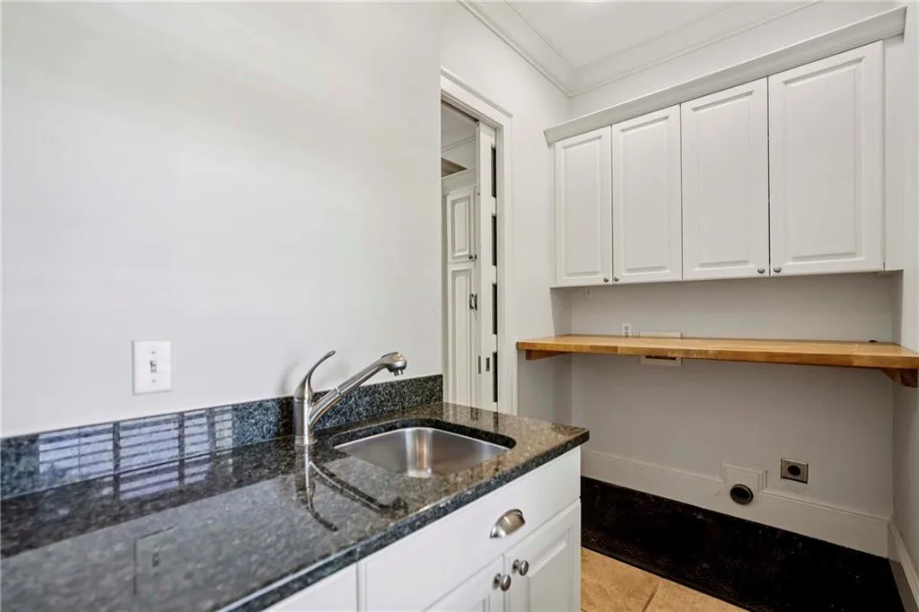 4745 E Conway Drive Nw, Atlanta, Georgia 30327, 5 Bedrooms Bedrooms, ,5 BathroomsBathrooms,Residential,For Sale,4745 E Conway Drive Nw,7644917