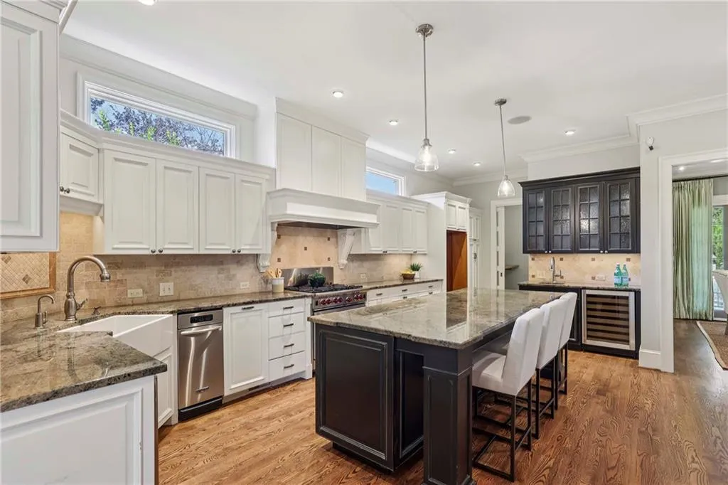 4745 E Conway Drive Nw, Atlanta, Georgia 30327, 5 Bedrooms Bedrooms, ,5 BathroomsBathrooms,Residential,For Sale,4745 E Conway Drive Nw,7644917