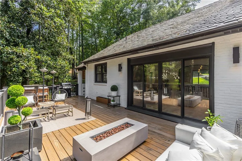 737 W Conway Drive Nw, Atlanta, Georgia 30327, 4 Bedrooms Bedrooms, ,4 BathroomsBathrooms,Residential,For Sale,737 W Conway Drive Nw,7620286
