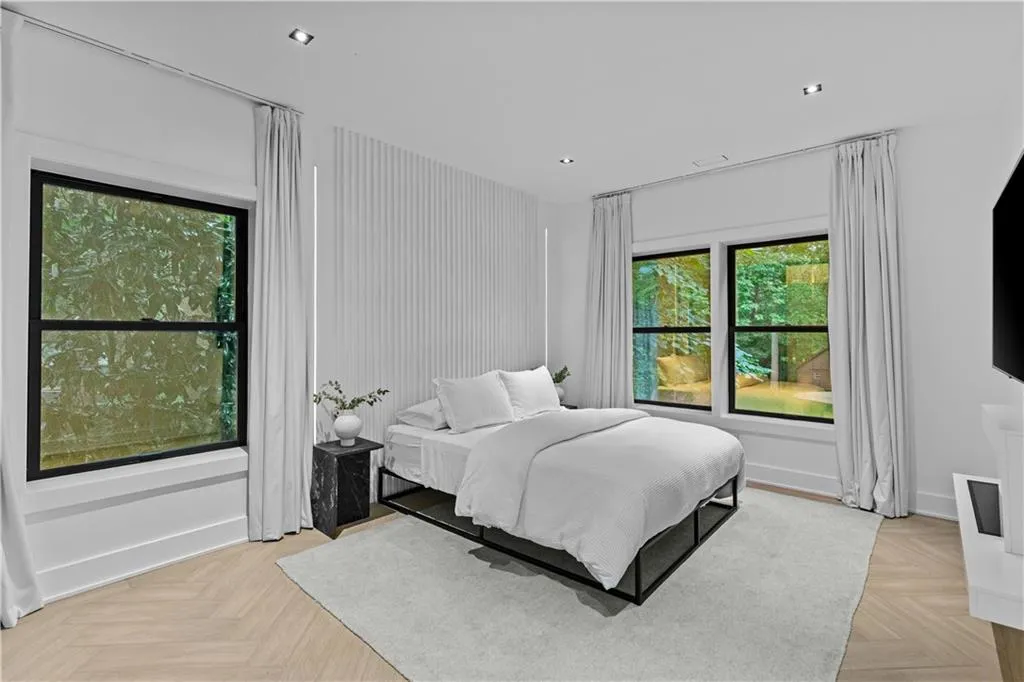 737 W Conway Drive Nw, Atlanta, Georgia 30327, 4 Bedrooms Bedrooms, ,4 BathroomsBathrooms,Residential,For Sale,737 W Conway Drive Nw,7620286