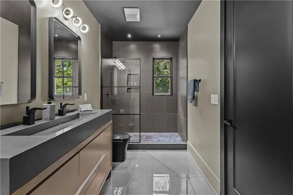 737 W Conway Drive Nw, Atlanta, Georgia 30327, 4 Bedrooms Bedrooms, ,4 BathroomsBathrooms,Residential,For Sale,737 W Conway Drive Nw,7620286