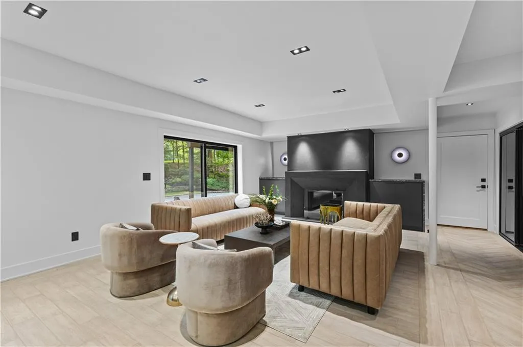 737 W Conway Drive Nw, Atlanta, Georgia 30327, 4 Bedrooms Bedrooms, ,4 BathroomsBathrooms,Residential,For Sale,737 W Conway Drive Nw,7620286