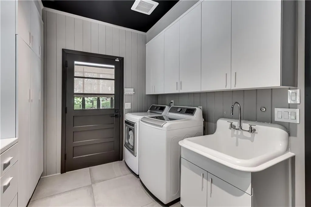 737 W Conway Drive Nw, Atlanta, Georgia 30327, 4 Bedrooms Bedrooms, ,4 BathroomsBathrooms,Residential,For Sale,737 W Conway Drive Nw,7620286