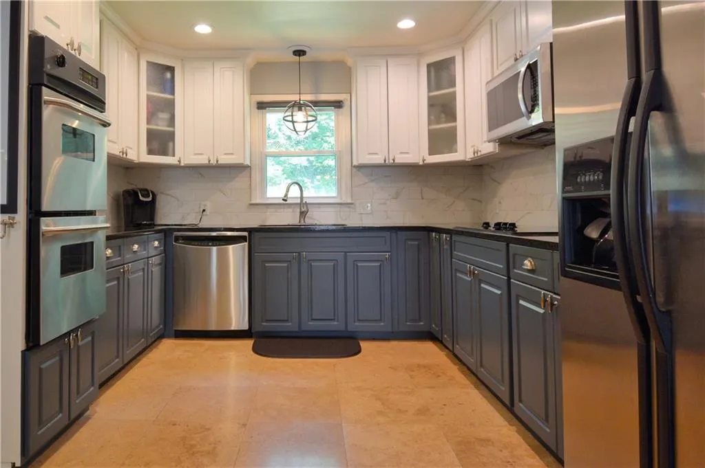 760 Spalding Drive, Atlanta, Georgia 30328, 5 Bedrooms Bedrooms, ,3 BathroomsBathrooms,Residential,Sold,760 Spalding Drive,6573433