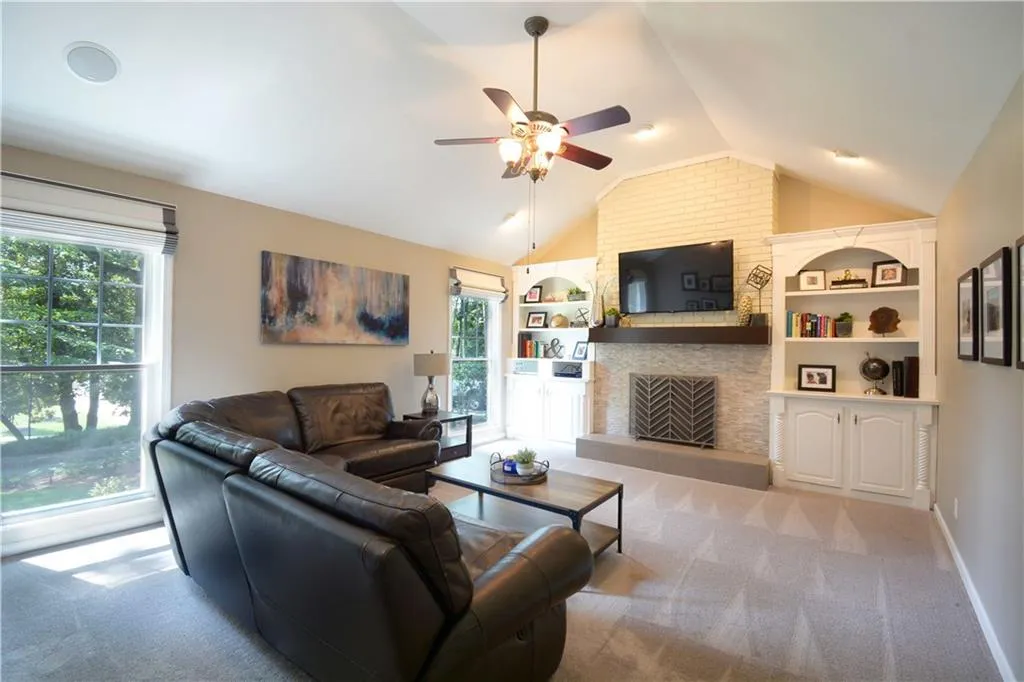 760 Spalding Drive, Atlanta, Georgia 30328, 5 Bedrooms Bedrooms, ,3 BathroomsBathrooms,Residential,Sold,760 Spalding Drive,6573433