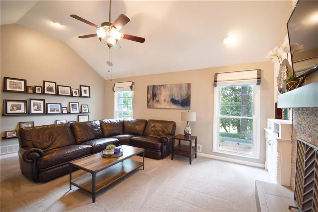 760 Spalding Drive, Atlanta, Georgia 30328, 5 Bedrooms Bedrooms, ,3 BathroomsBathrooms,Residential,Sold,760 Spalding Drive,6573433