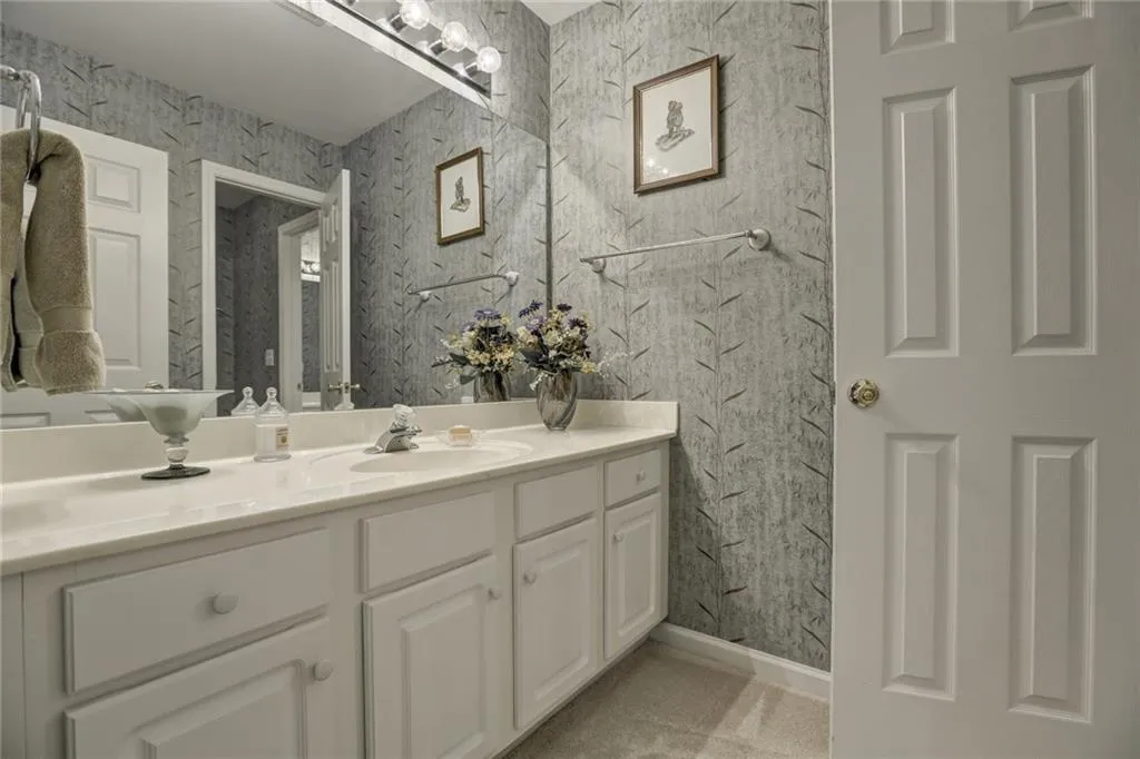 1040 Lancaster Walk, Sandy Springs, Georgia 30328, 3 Bedrooms Bedrooms, ,3 BathroomsBathrooms,Residential,Sold,1040 Lancaster Walk,5818068