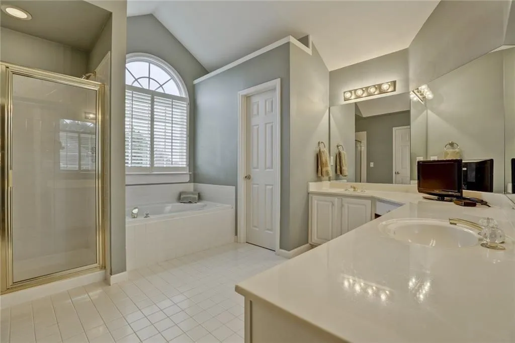 1040 Lancaster Walk, Sandy Springs, Georgia 30328, 3 Bedrooms Bedrooms, ,3 BathroomsBathrooms,Residential,Sold,1040 Lancaster Walk,5818068