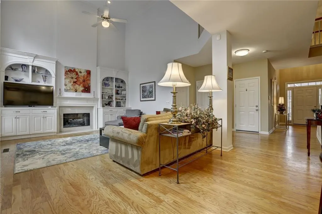 1040 Lancaster Walk, Sandy Springs, Georgia 30328, 3 Bedrooms Bedrooms, ,3 BathroomsBathrooms,Residential,Sold,1040 Lancaster Walk,5818068