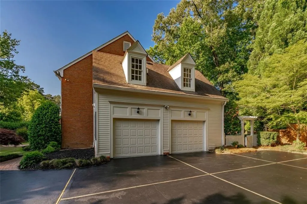 6049 Heards Drive, Sandy Springs, Georgia 30328, 5 Bedrooms Bedrooms, ,5 BathroomsBathrooms,Residential,Sold,6049 Heards Drive,7048114