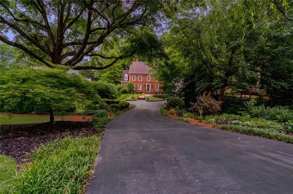 6049 Heards Drive, Sandy Springs, Georgia 30328, 5 Bedrooms Bedrooms, ,5 BathroomsBathrooms,Residential,Sold,6049 Heards Drive,7048114