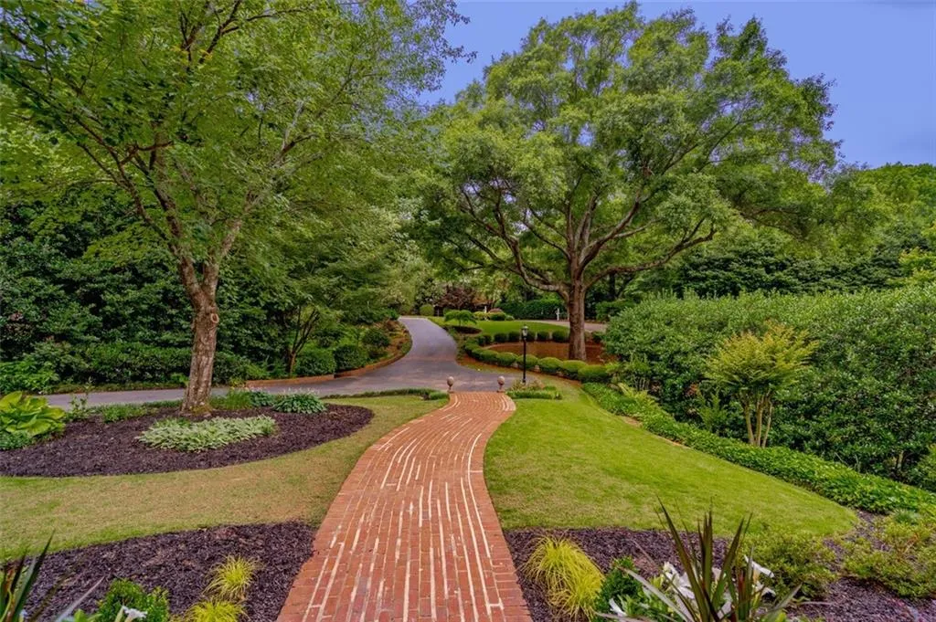6049 Heards Drive, Sandy Springs, Georgia 30328, 5 Bedrooms Bedrooms, ,5 BathroomsBathrooms,Residential,Sold,6049 Heards Drive,7048114