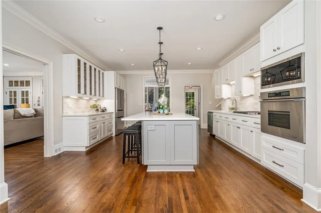 6049 Heards Drive, Sandy Springs, Georgia 30328, 5 Bedrooms Bedrooms, ,5 BathroomsBathrooms,Residential,Sold,6049 Heards Drive,7048114