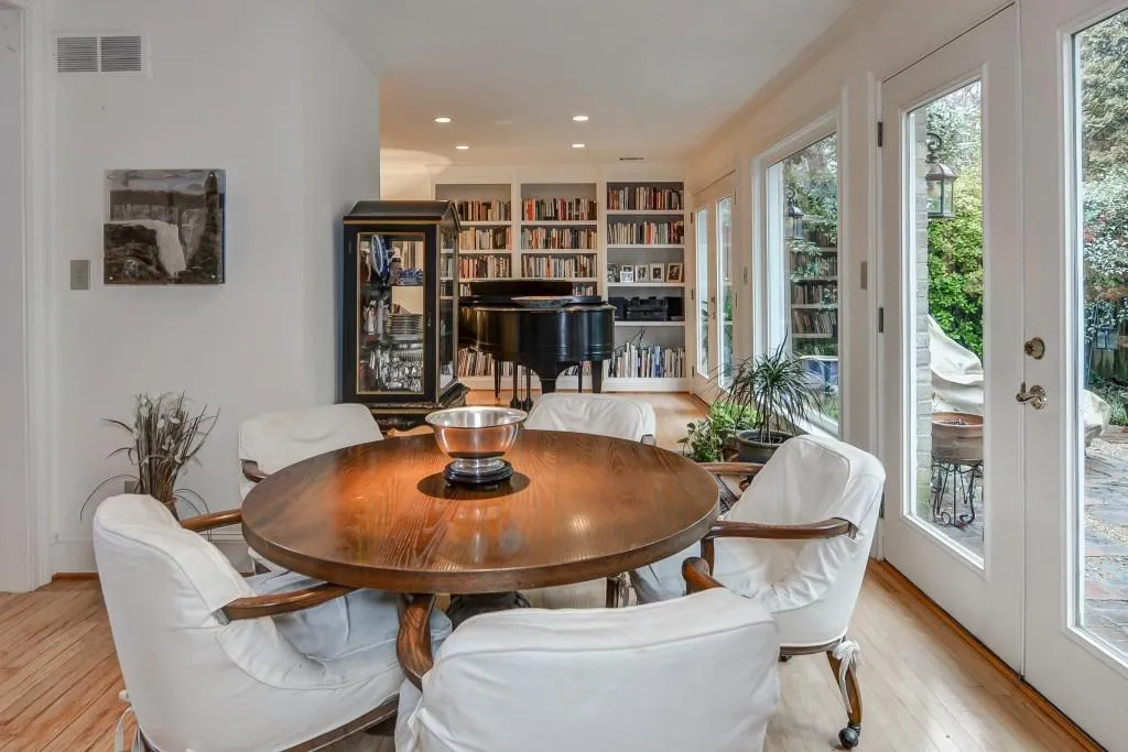 5520 Chemin De Vie Unit 5520, Sandy Springs, Georgia 30342, 3 Bedrooms Bedrooms, ,2 BathroomsBathrooms,Residential,Sold,5520 Chemin De Vie Unit 5520,5644073