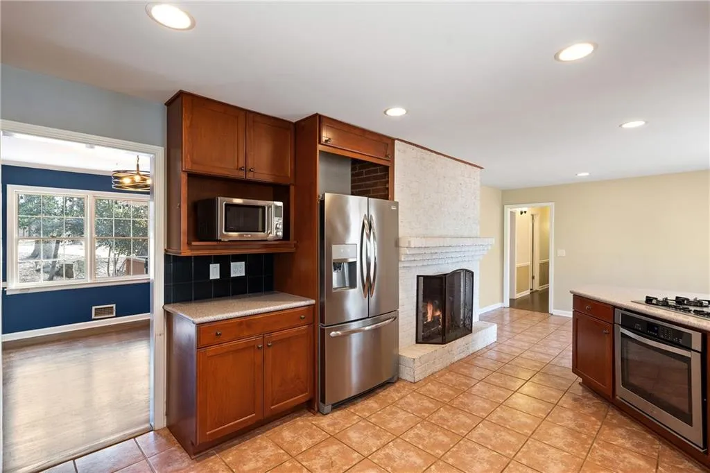 3911 Ivy Road Ne, Atlanta, Georgia 30342, 3 Bedrooms Bedrooms, ,3 BathroomsBathrooms,Residential,For Sale,3911 Ivy Road Ne,7531577