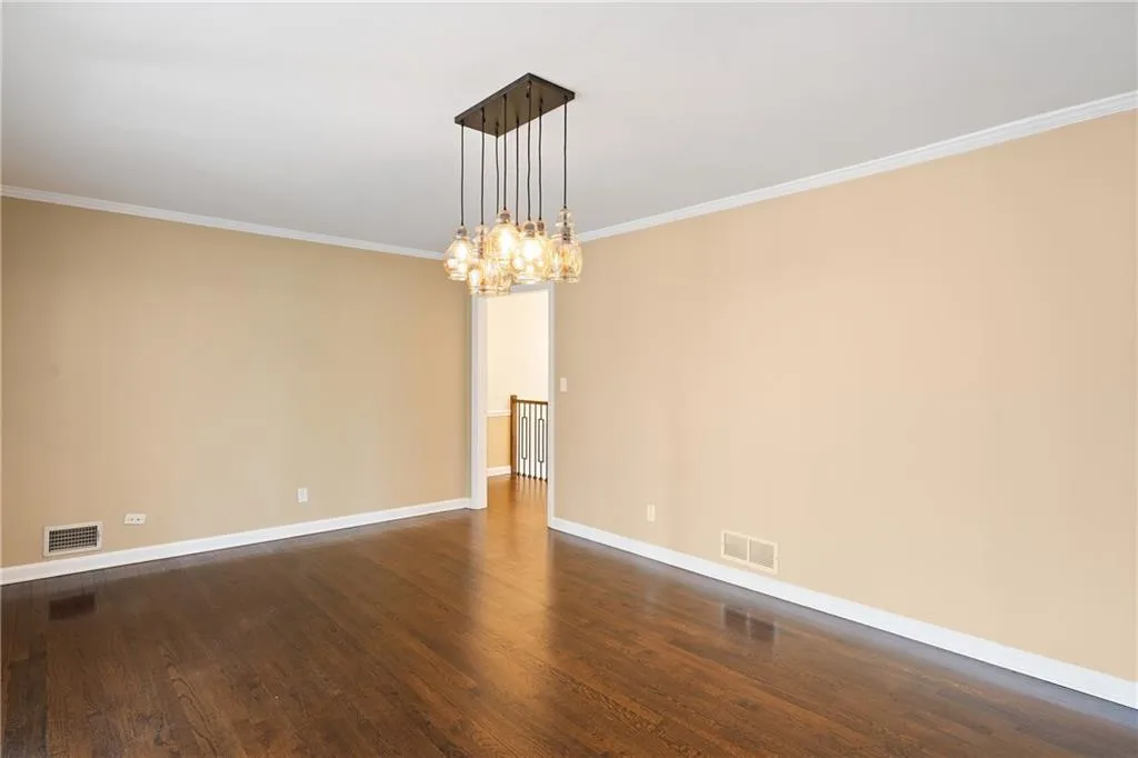 3911 Ivy Road Ne, Atlanta, Georgia 30342, 3 Bedrooms Bedrooms, ,3 BathroomsBathrooms,Residential,For Sale,3911 Ivy Road Ne,7531577