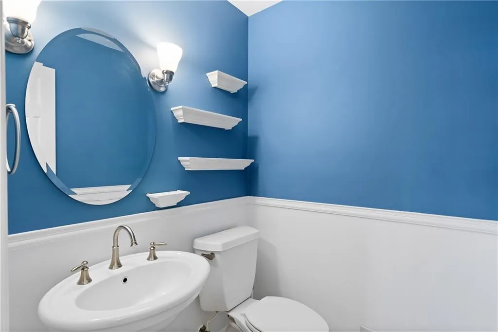 3911 Ivy Road Ne, Atlanta, Georgia 30342, 3 Bedrooms Bedrooms, ,3 BathroomsBathrooms,Residential,For Sale,3911 Ivy Road Ne,7531577