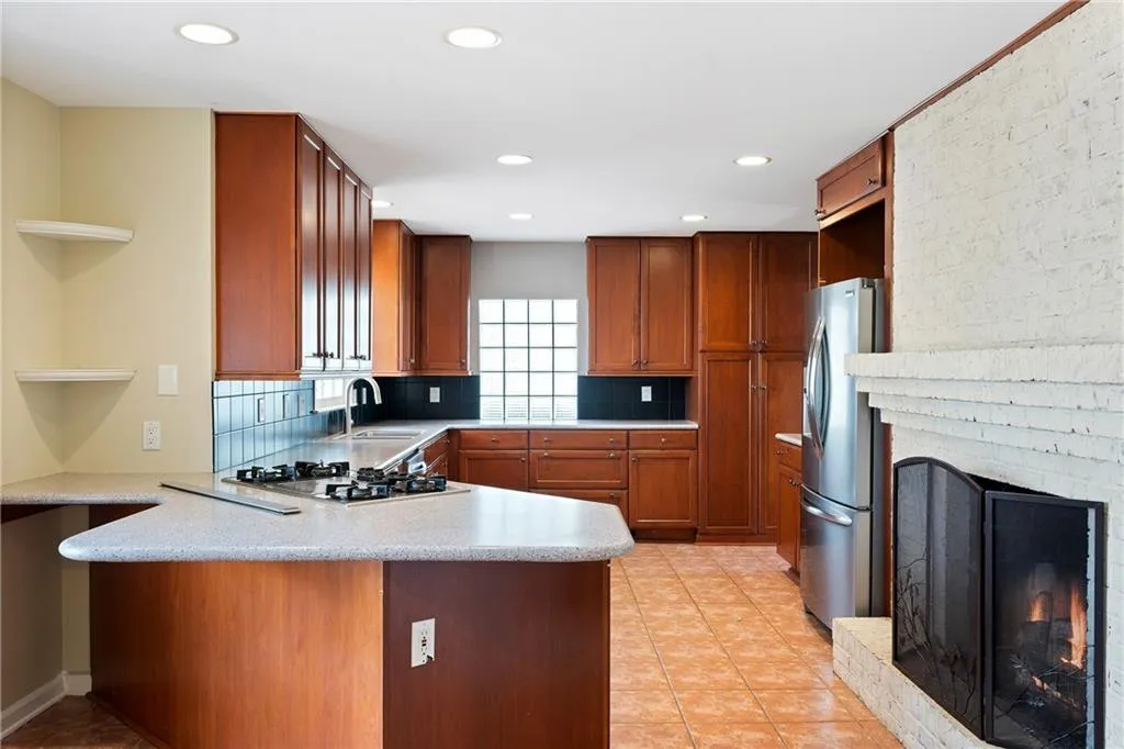 3911 Ivy Road Ne, Atlanta, Georgia 30342, 3 Bedrooms Bedrooms, ,3 BathroomsBathrooms,Residential,For Sale,3911 Ivy Road Ne,7531577