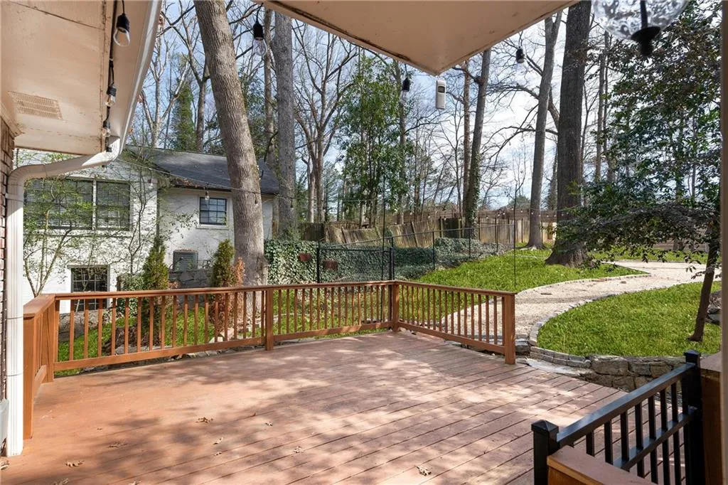 3911 Ivy Road Ne, Atlanta, Georgia 30342, 3 Bedrooms Bedrooms, ,3 BathroomsBathrooms,Residential,For Sale,3911 Ivy Road Ne,7531577