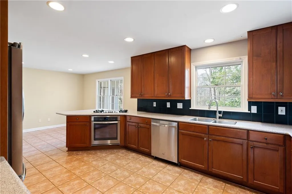 3911 Ivy Road Ne, Atlanta, Georgia 30342, 3 Bedrooms Bedrooms, ,3 BathroomsBathrooms,Residential,For Sale,3911 Ivy Road Ne,7531577