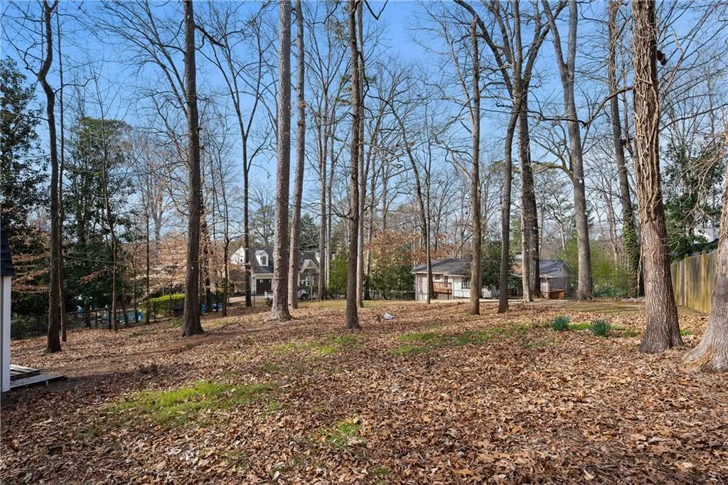 3911 Ivy Road Ne, Atlanta, Georgia 30342, 3 Bedrooms Bedrooms, ,3 BathroomsBathrooms,Residential,For Sale,3911 Ivy Road Ne,7531577
