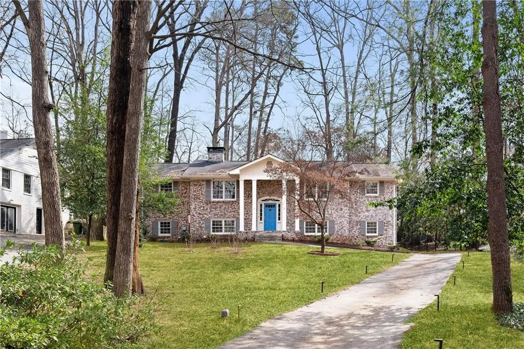 3911 Ivy Road Ne, Atlanta, Georgia 30342, 3 Bedrooms Bedrooms, ,3 BathroomsBathrooms,Residential,For Sale,3911 Ivy Road Ne,7531577