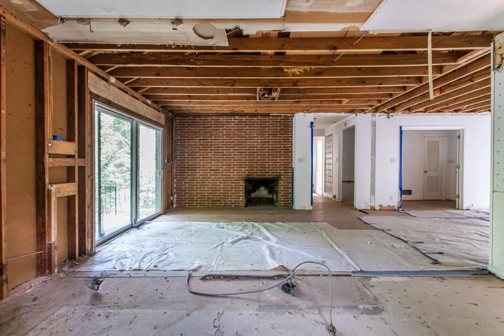 760 Starlight Lane, Atlanta, Georgia 30342, 5 Bedrooms Bedrooms, ,3 BathroomsBathrooms,Residential,Sold,760 Starlight Lane,7115231