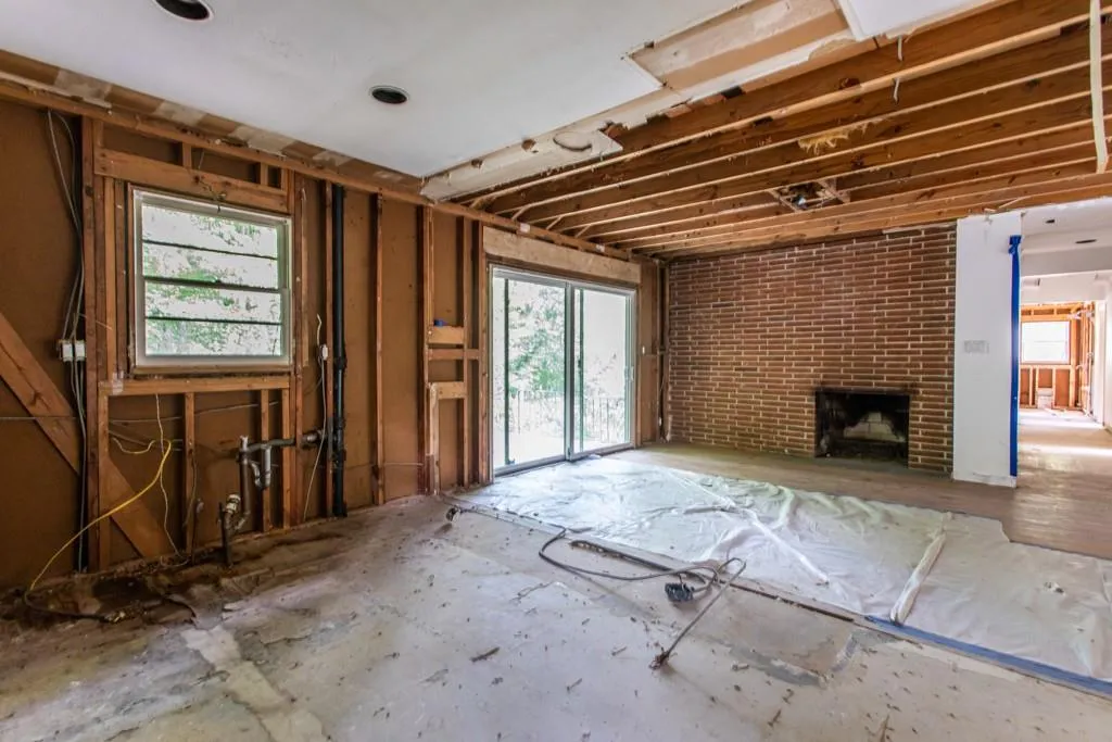 760 Starlight Lane, Atlanta, Georgia 30342, 5 Bedrooms Bedrooms, ,3 BathroomsBathrooms,Residential,Sold,760 Starlight Lane,7115231