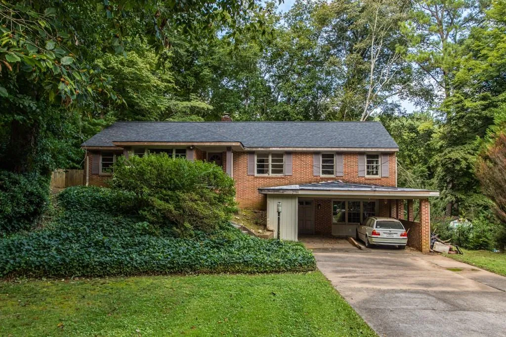 760 Starlight Lane, Atlanta, Georgia 30342, 5 Bedrooms Bedrooms, ,3 BathroomsBathrooms,Residential,Sold,760 Starlight Lane,7115231