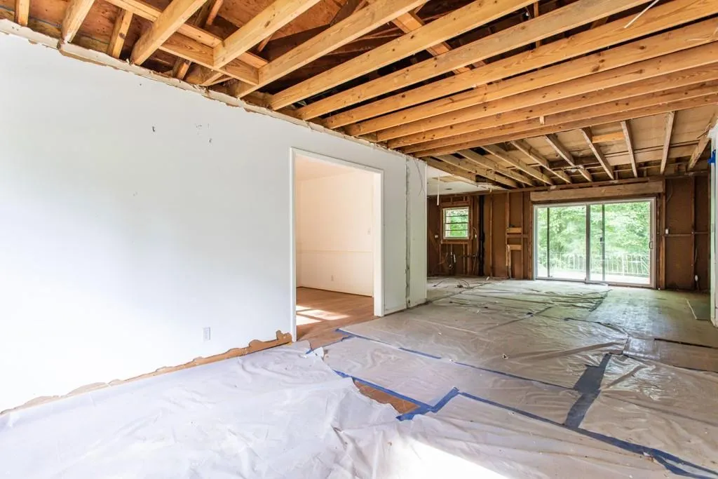 760 Starlight Lane, Atlanta, Georgia 30342, 5 Bedrooms Bedrooms, ,3 BathroomsBathrooms,Residential,Sold,760 Starlight Lane,7115231