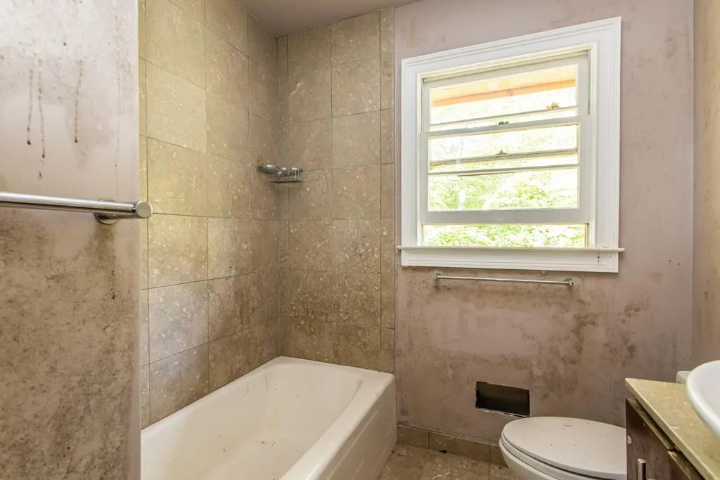 760 Starlight Lane, Atlanta, Georgia 30342, 5 Bedrooms Bedrooms, ,3 BathroomsBathrooms,Residential,Sold,760 Starlight Lane,7115231