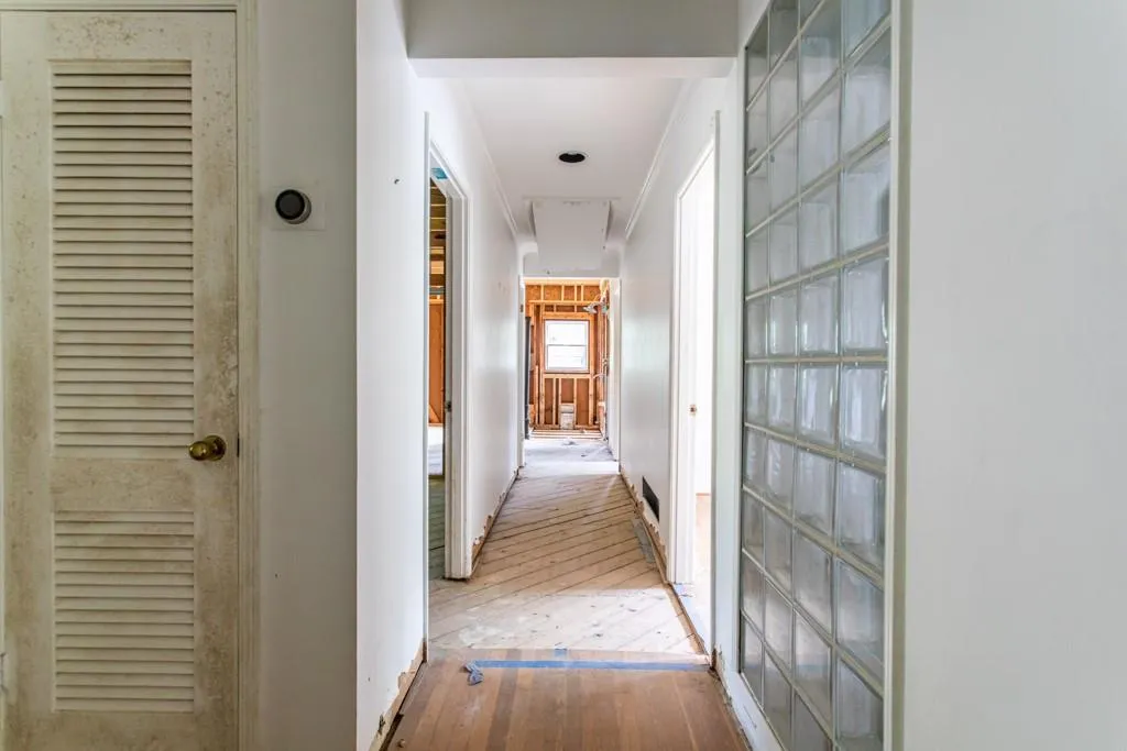 760 Starlight Lane, Atlanta, Georgia 30342, 5 Bedrooms Bedrooms, ,3 BathroomsBathrooms,Residential,Sold,760 Starlight Lane,7115231