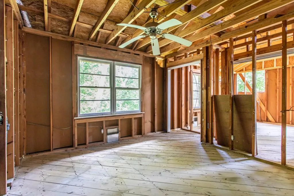 760 Starlight Lane, Atlanta, Georgia 30342, 5 Bedrooms Bedrooms, ,3 BathroomsBathrooms,Residential,Sold,760 Starlight Lane,7115231