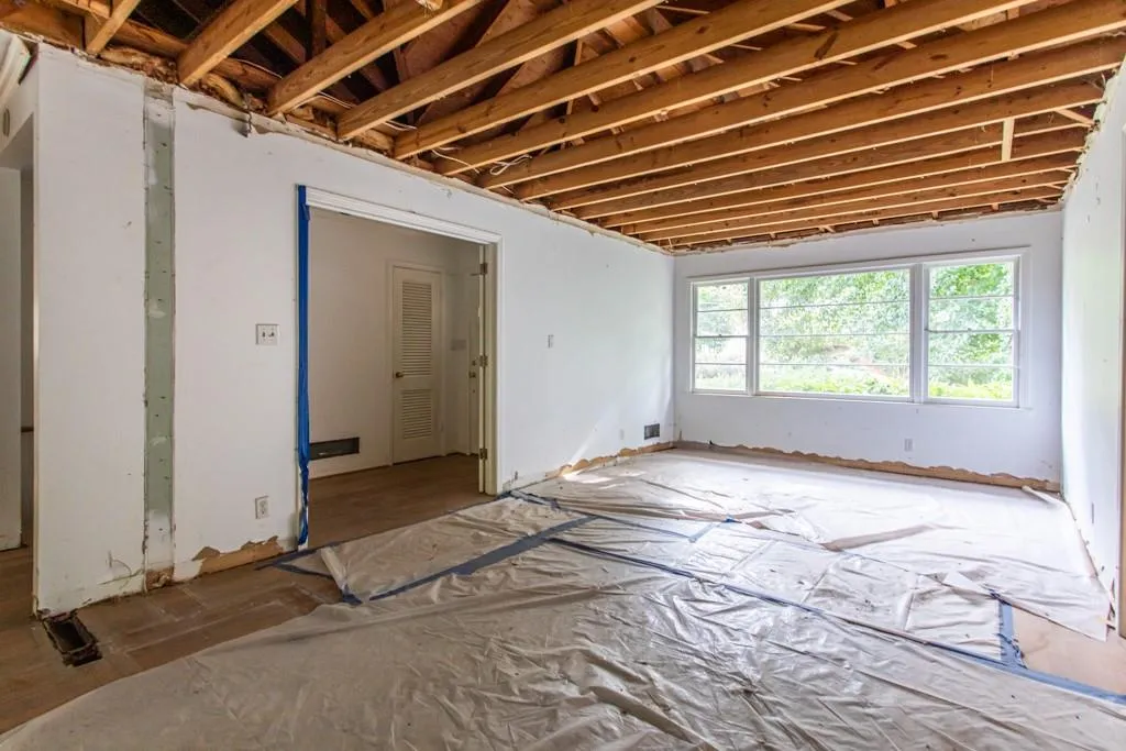 760 Starlight Lane, Atlanta, Georgia 30342, 5 Bedrooms Bedrooms, ,3 BathroomsBathrooms,Residential,Sold,760 Starlight Lane,7115231