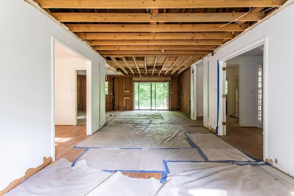 760 Starlight Lane, Atlanta, Georgia 30342, 5 Bedrooms Bedrooms, ,3 BathroomsBathrooms,Residential,Sold,760 Starlight Lane,7115231