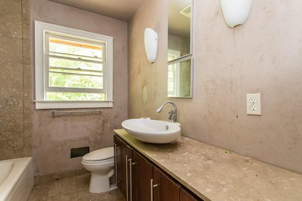 760 Starlight Lane, Atlanta, Georgia 30342, 5 Bedrooms Bedrooms, ,3 BathroomsBathrooms,Residential,Sold,760 Starlight Lane,7115231