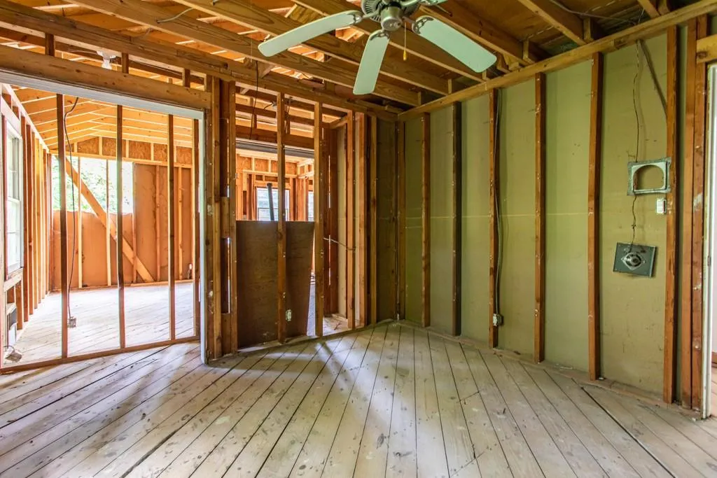 760 Starlight Lane, Atlanta, Georgia 30342, 5 Bedrooms Bedrooms, ,3 BathroomsBathrooms,Residential,Sold,760 Starlight Lane,7115231