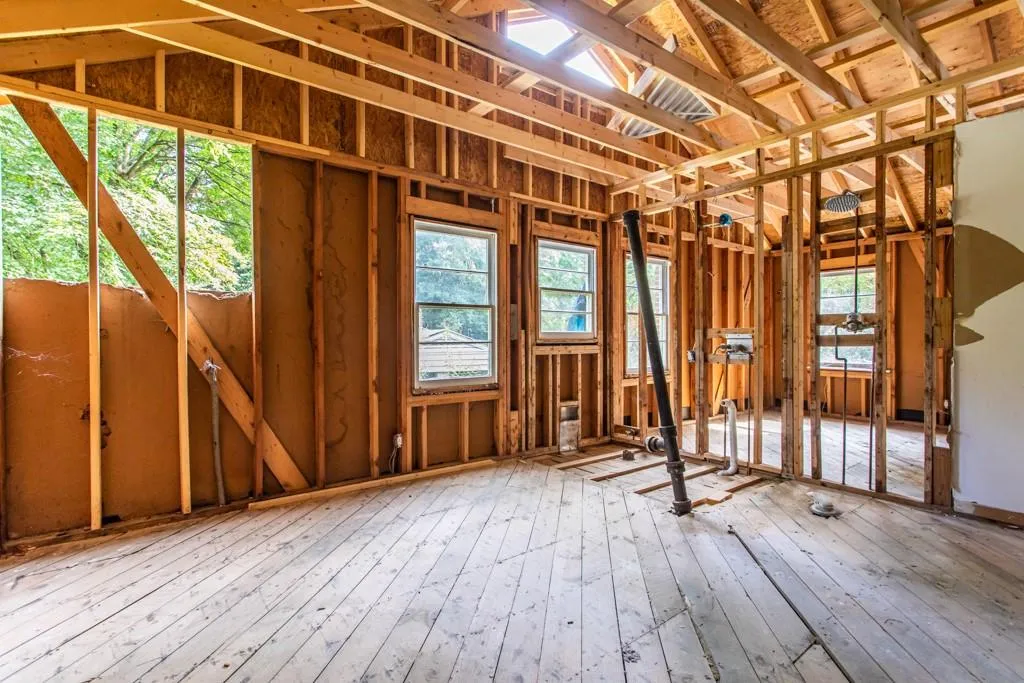 760 Starlight Lane, Atlanta, Georgia 30342, 5 Bedrooms Bedrooms, ,3 BathroomsBathrooms,Residential,Sold,760 Starlight Lane,7115231