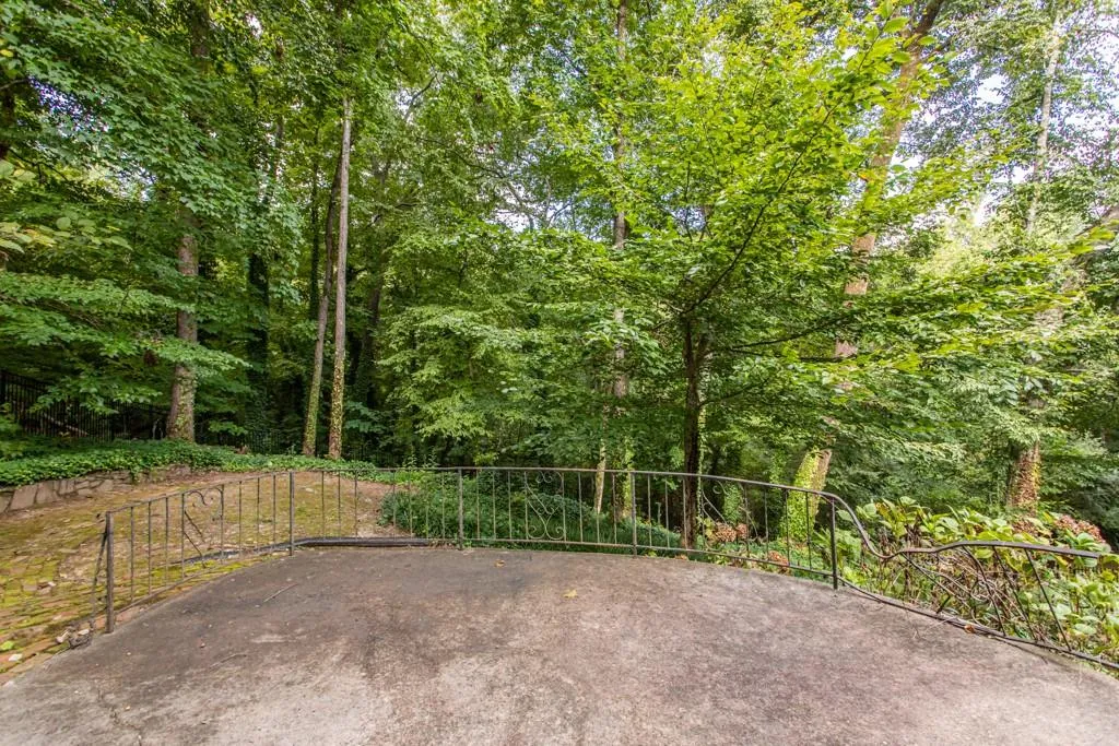 760 Starlight Lane, Atlanta, Georgia 30342, 5 Bedrooms Bedrooms, ,3 BathroomsBathrooms,Residential,Sold,760 Starlight Lane,7115231