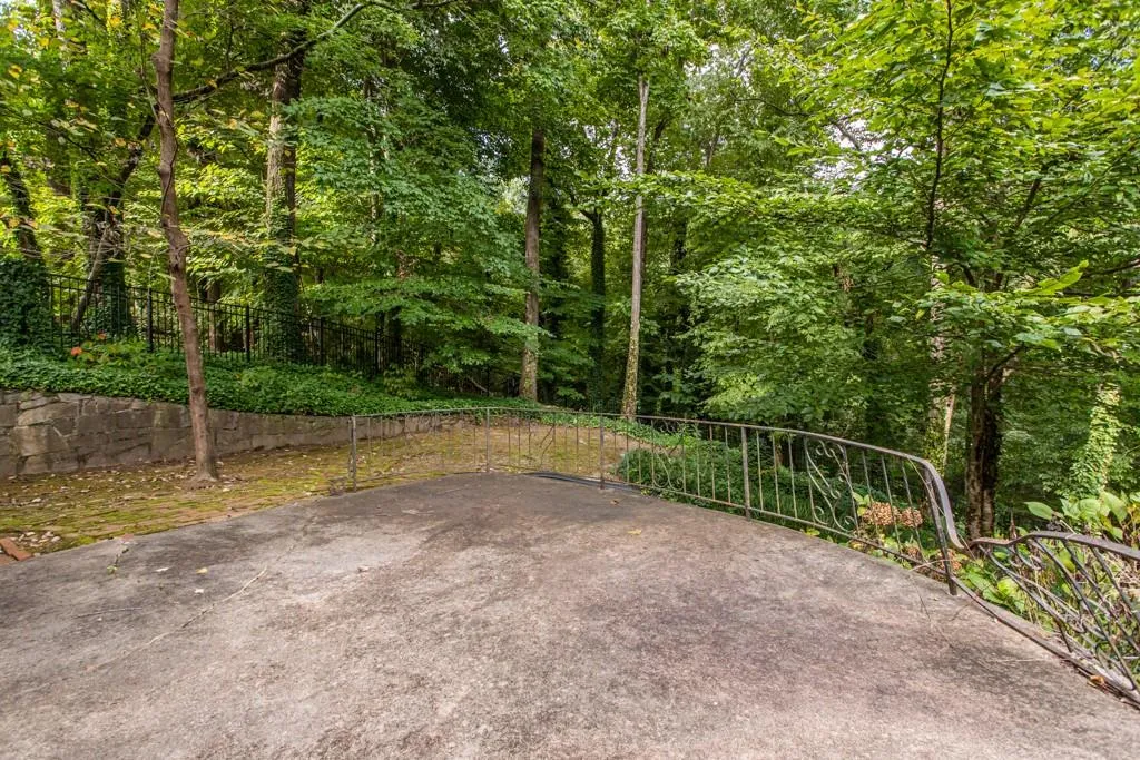 760 Starlight Lane, Atlanta, Georgia 30342, 5 Bedrooms Bedrooms, ,3 BathroomsBathrooms,Residential,Sold,760 Starlight Lane,7115231