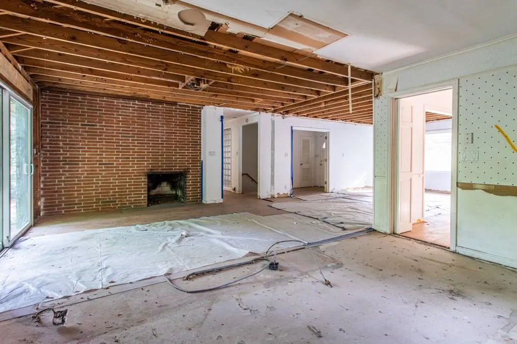 760 Starlight Lane, Atlanta, Georgia 30342, 5 Bedrooms Bedrooms, ,3 BathroomsBathrooms,Residential,Sold,760 Starlight Lane,7115231