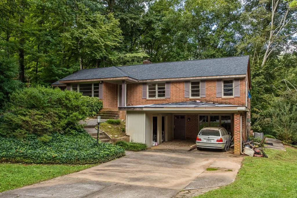 760 Starlight Lane, Atlanta, Georgia 30342, 5 Bedrooms Bedrooms, ,3 BathroomsBathrooms,Residential,Sold,760 Starlight Lane,7115231