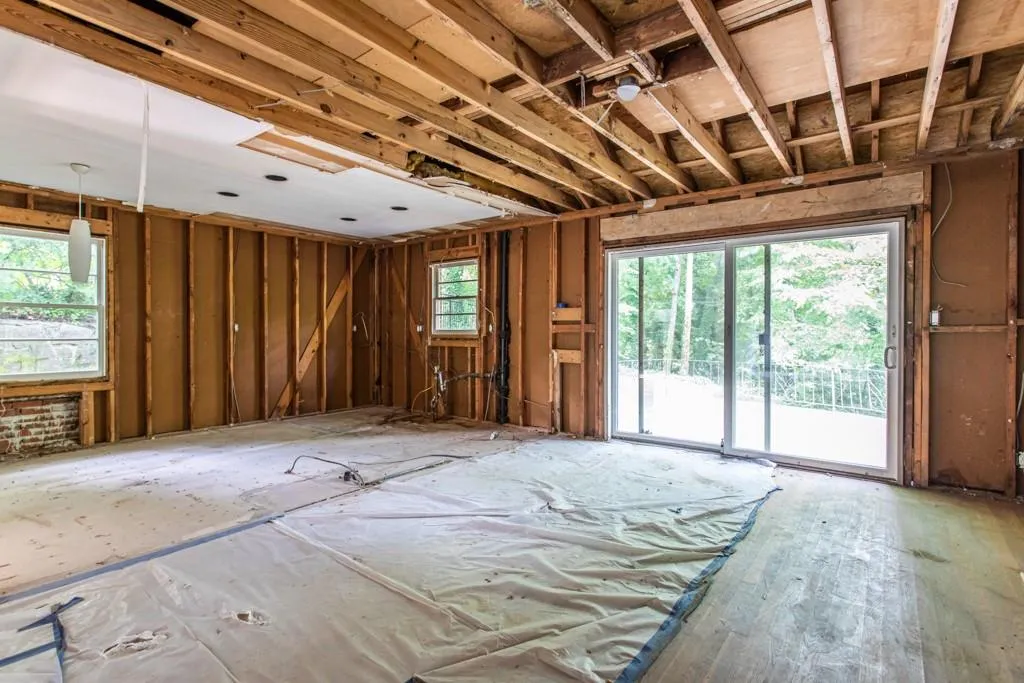 760 Starlight Lane, Atlanta, Georgia 30342, 5 Bedrooms Bedrooms, ,3 BathroomsBathrooms,Residential,Sold,760 Starlight Lane,7115231