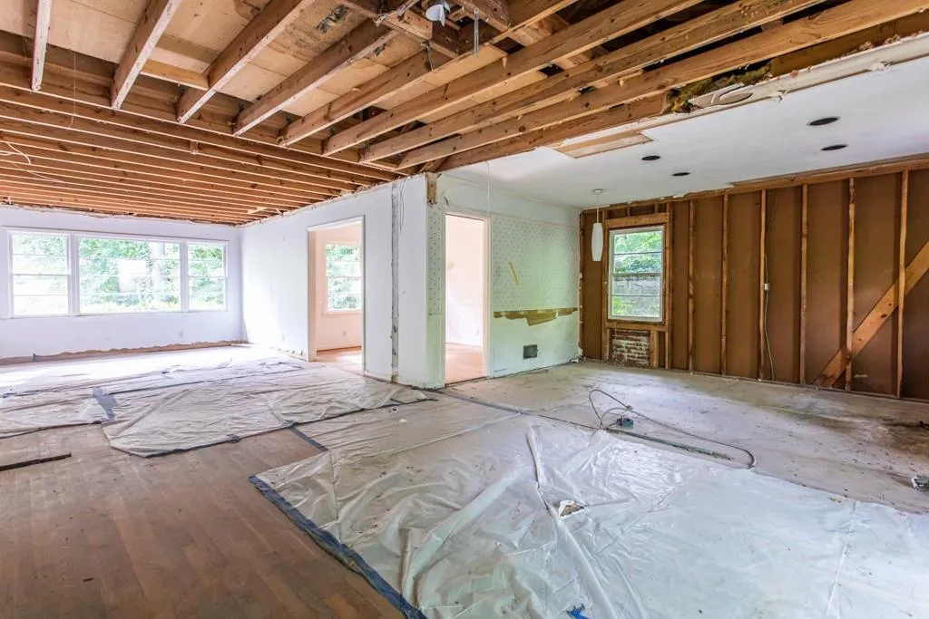 760 Starlight Lane, Atlanta, Georgia 30342, 5 Bedrooms Bedrooms, ,3 BathroomsBathrooms,Residential,Sold,760 Starlight Lane,7115231