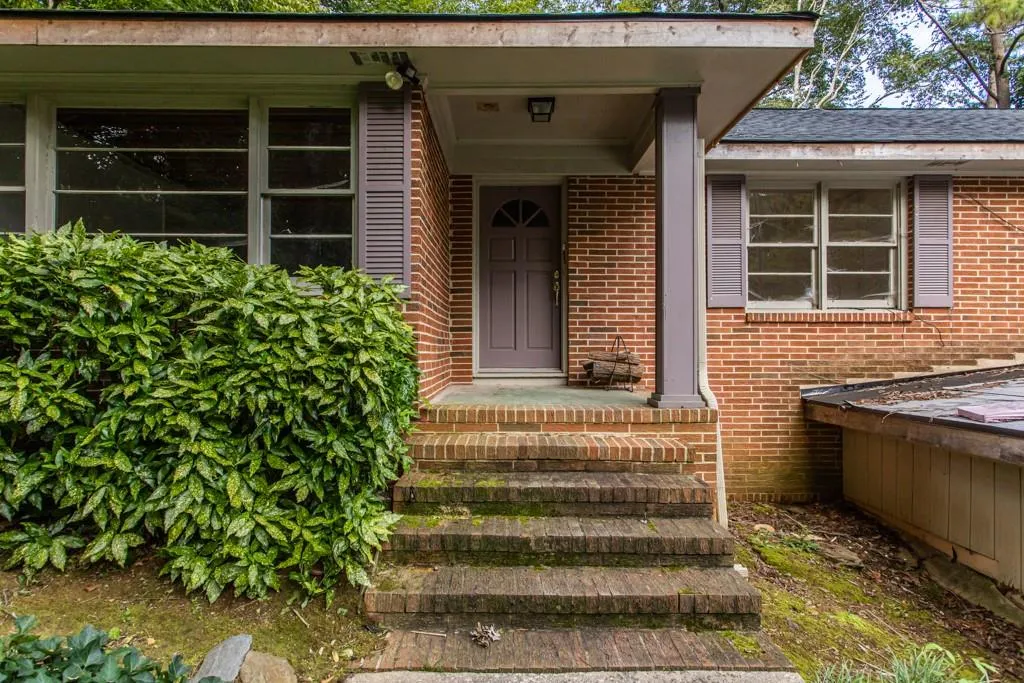 760 Starlight Lane, Atlanta, Georgia 30342, 5 Bedrooms Bedrooms, ,3 BathroomsBathrooms,Residential,Sold,760 Starlight Lane,7115231