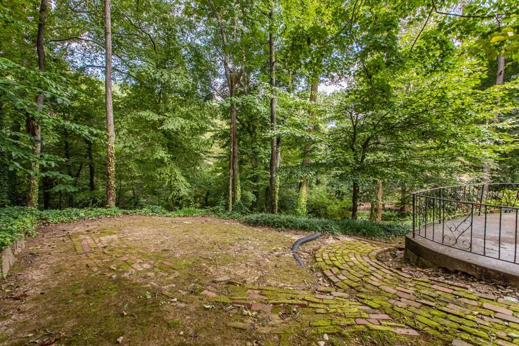 760 Starlight Lane, Atlanta, Georgia 30342, 5 Bedrooms Bedrooms, ,3 BathroomsBathrooms,Residential,Sold,760 Starlight Lane,7115231