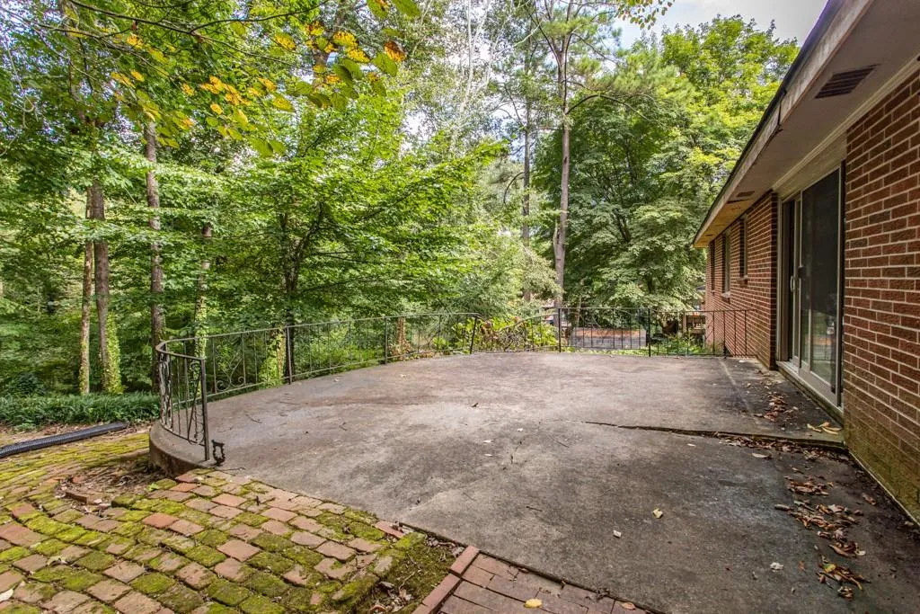 760 Starlight Lane, Atlanta, Georgia 30342, 5 Bedrooms Bedrooms, ,3 BathroomsBathrooms,Residential,Sold,760 Starlight Lane,7115231