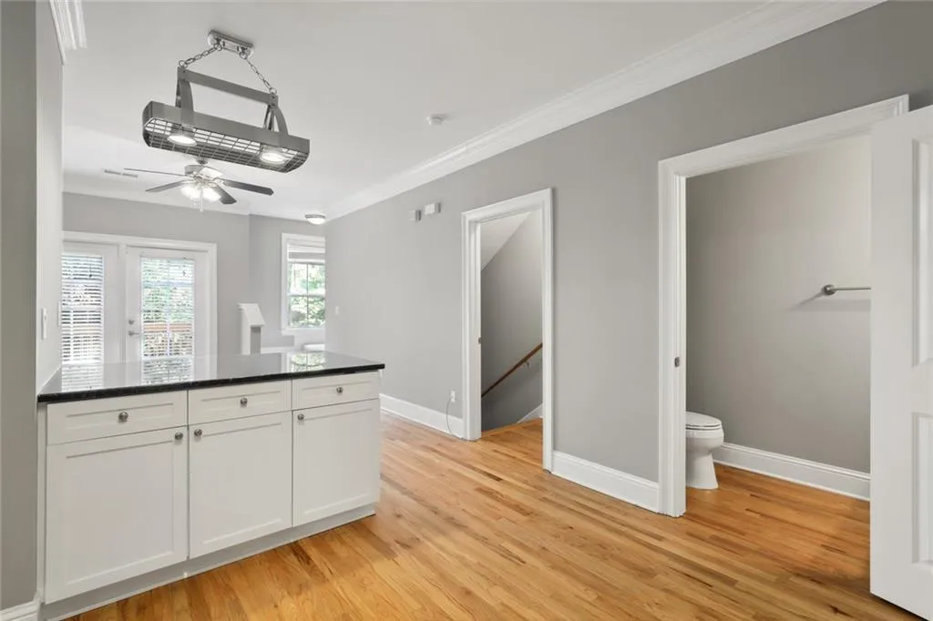 5570 Glenridge Park, Atlanta, Georgia 30342, 2 Bedrooms Bedrooms, ,2 BathroomsBathrooms,Residential,Sold,5570 Glenridge Park,7041513
