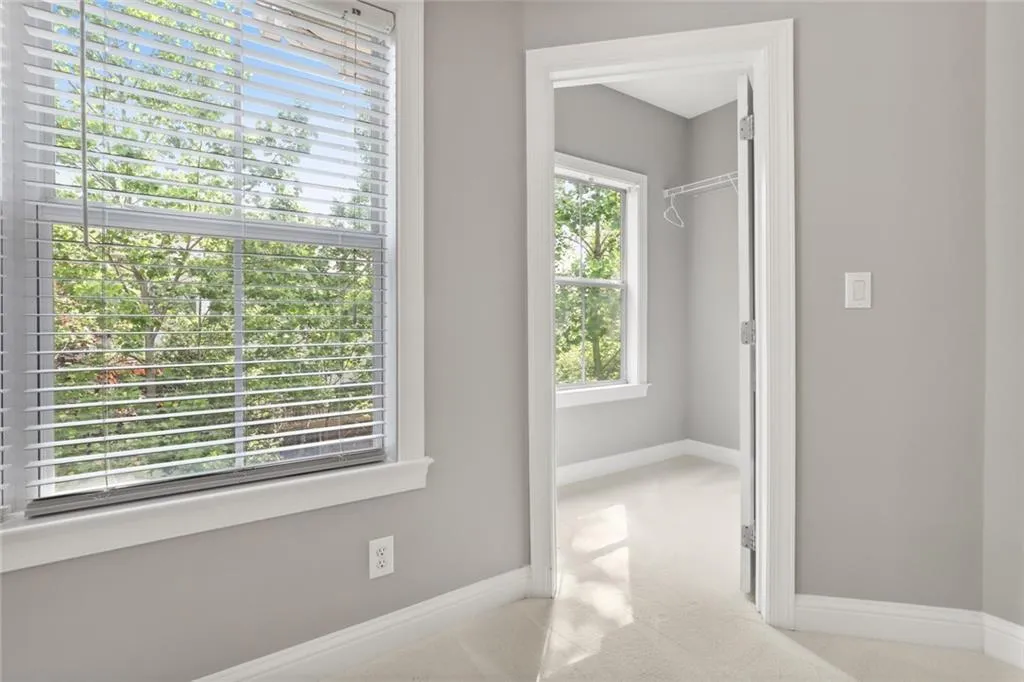 5570 Glenridge Park, Atlanta, Georgia 30342, 2 Bedrooms Bedrooms, ,2 BathroomsBathrooms,Residential,Sold,5570 Glenridge Park,7041513