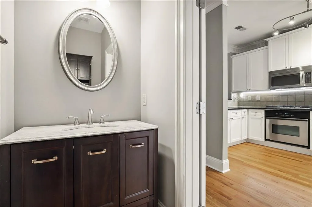 5570 Glenridge Park, Atlanta, Georgia 30342, 2 Bedrooms Bedrooms, ,2 BathroomsBathrooms,Residential,Sold,5570 Glenridge Park,7041513